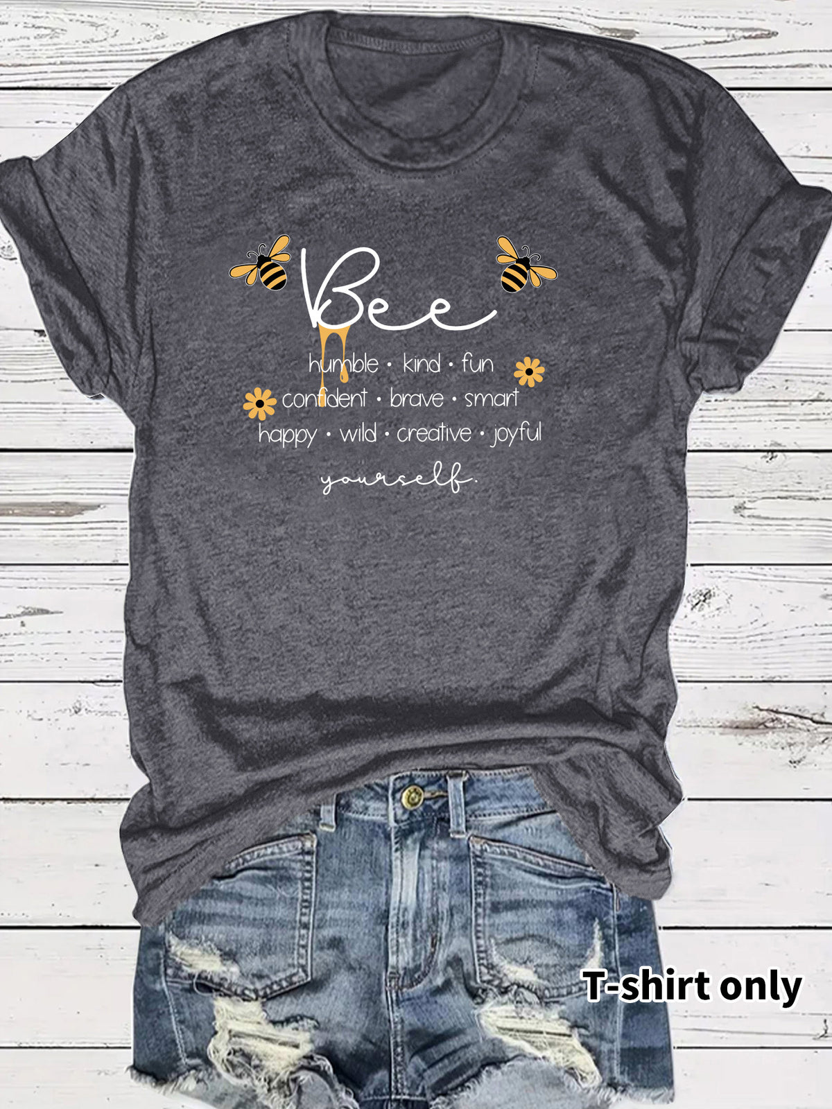 Bee and letter pattern round neck short sleeved shirt