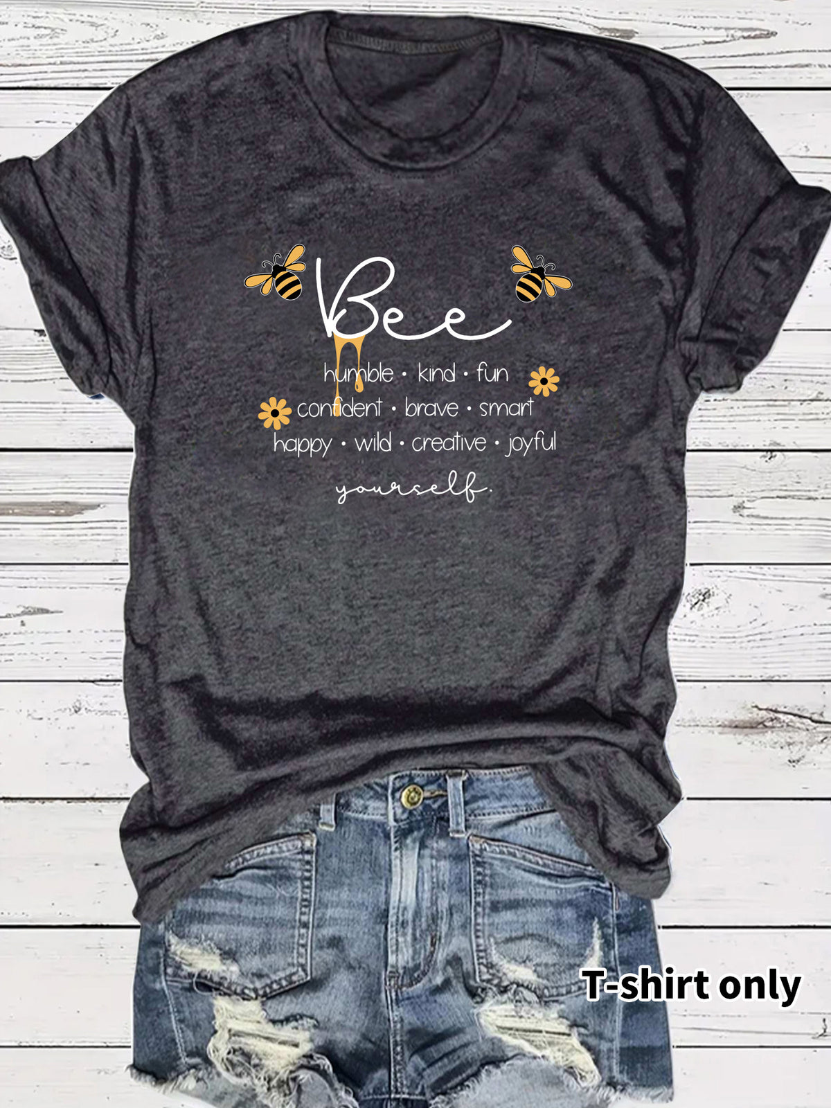 Bee and letter pattern round neck short sleeved shirt