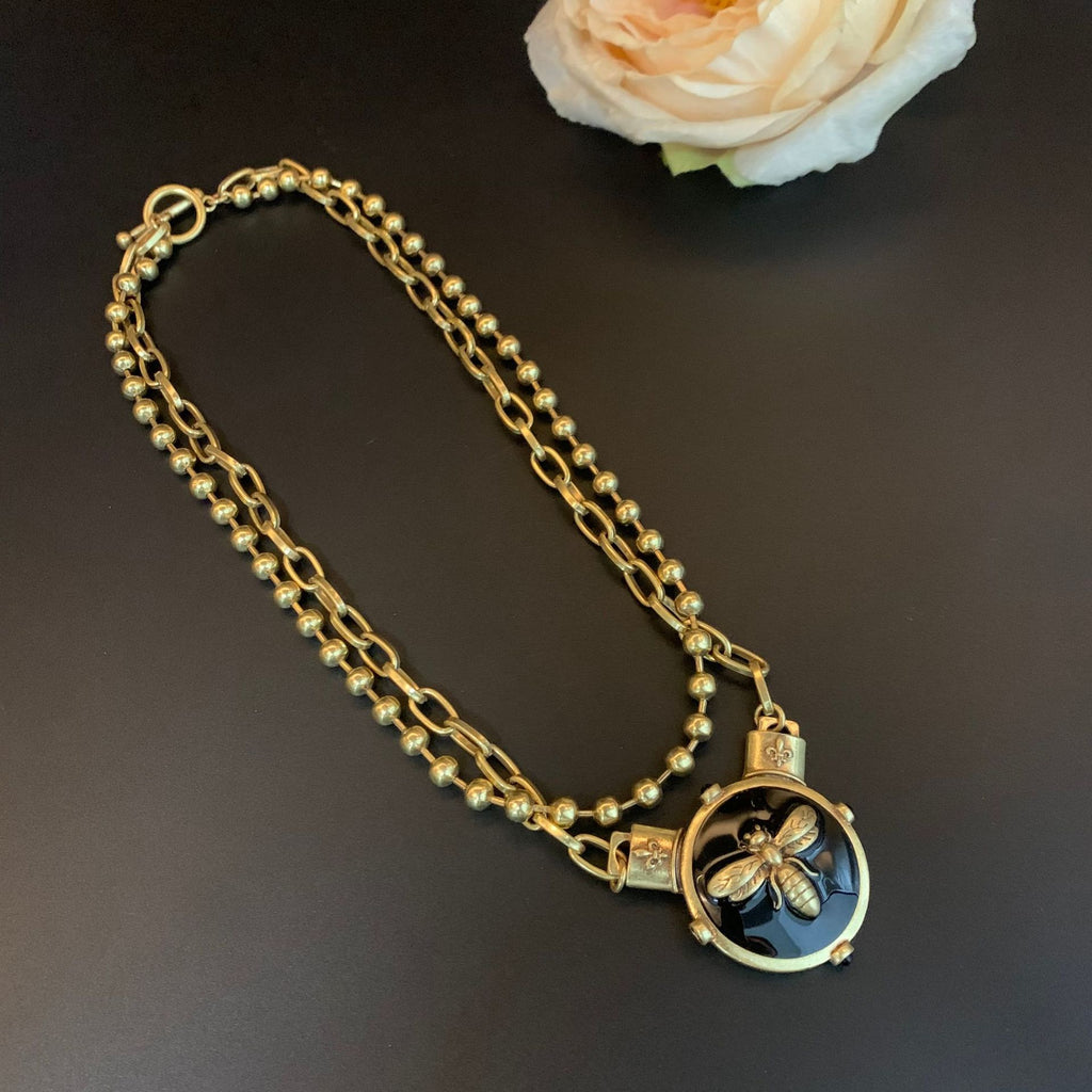 Medieval and stylish double-layer necklace with a sweet and cool temperament, niche bee pendant accessory