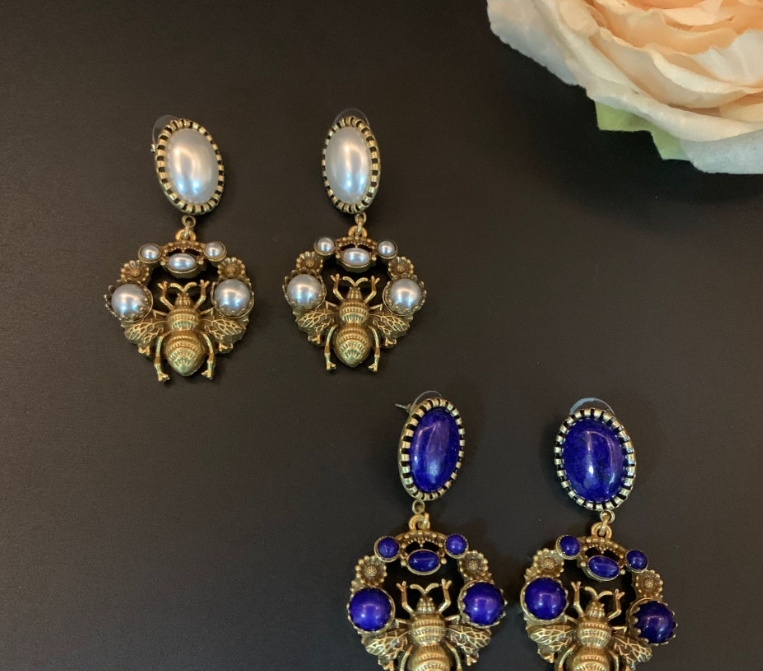 Elegant palace style bee earrings, elegant and atmospheric earrings